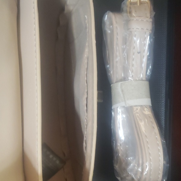 NWT BADGLEY MISCHKA Chloe Quilted Pearl Bag - Picture 5 of 6